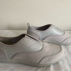 Womens Vionic Slip On Shoes Size 8 M Denver TVW5693 Gray EUC